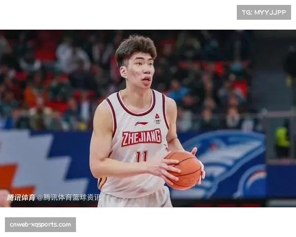 【2026年4月CBA联赛跑动强度与节奏变化·赛中·特写浙江队内线余嘉豪连续四个回合参与快攻跟进,体能教练场边竖起大拇指 【2026年4月CBA联赛跑动强度与节奏变化·赛中·特写浙江队内线余嘉豪连续四个回合参与快攻跟进,体能教练场边竖起大拇指